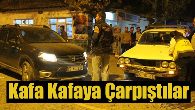 2 Araç Kafa Kafaya Çarpıştı