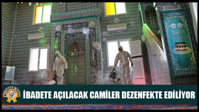 Akhisar Belediyesi ibadete açılacak camileri dezenfekte ediyor