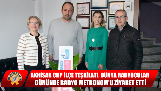 Akhisar CHP İlçe Teşkilatı, Dünya Radyocular Gününde Radyo Metronom'u Ziyaret Etti