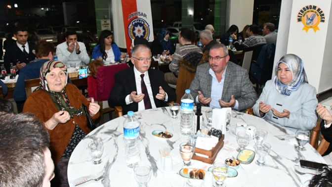 Akhisar Emniyetin’den anlamlı iftar