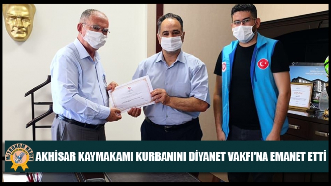 Akhisar Kaymakamı Kurbanını Diyanet Vakfına Emanet Etti