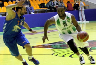 Akhisar Son Periyotta Coştu 77-70