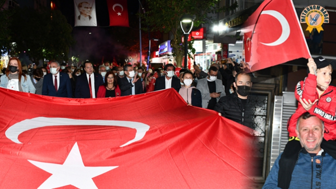 Akhisarda Coşkulu Fener Alayı