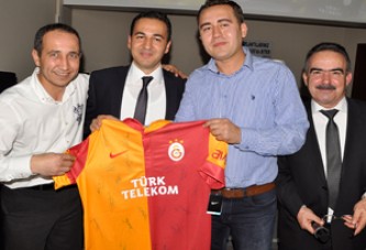 Akhisarlı Galatasaraylılar Doyasıya Eğlendiler