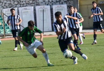 Akhisarlı Gençler, Lider Altay’ı Dörtledi!