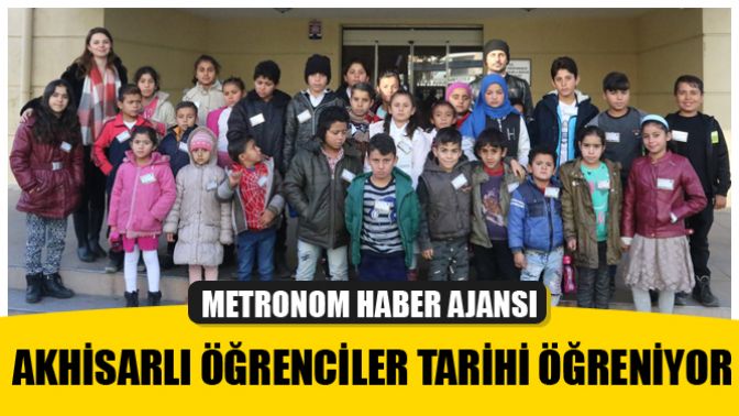 Akhisarlı Öğrenciler Tarihi Öğreniyor