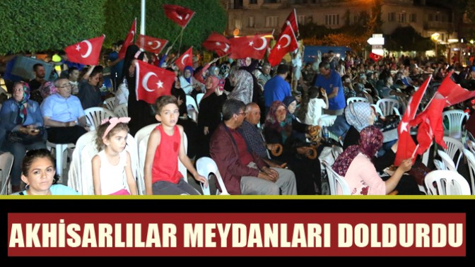 Akhisarlılar vatan nöbetinin ikinci gününde meydanları doldurdu