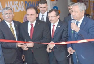 Başbakan Yardımcısı Arınç Akhisar’da Seçim Bürosu Açtı