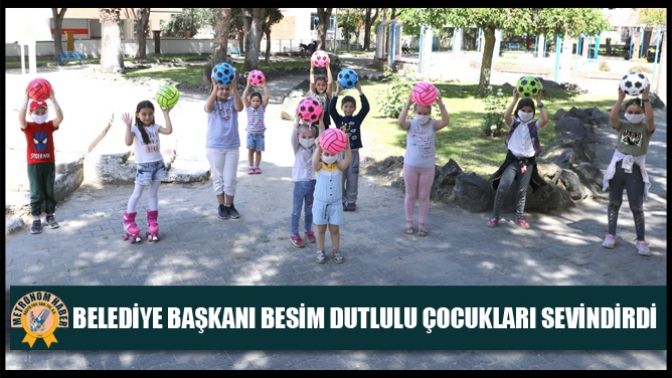 Belediye Başkanı Besim Dutlulu Çocukları Sevindirdi