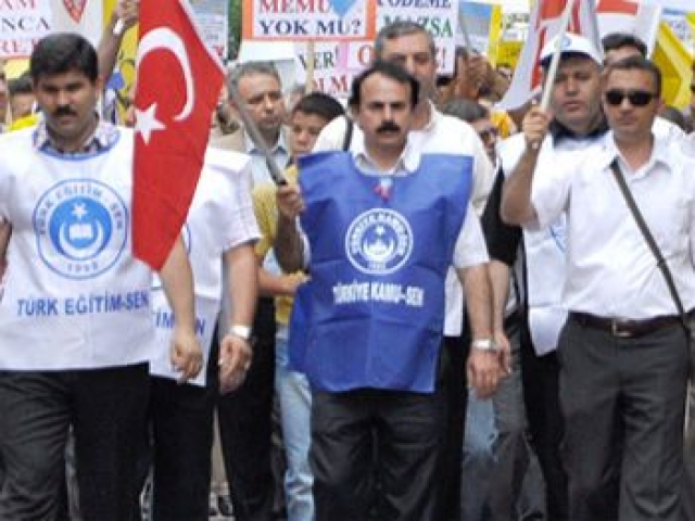 Caddelerde Maaş Zammını Protesto Ettiler