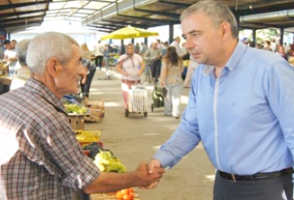 CHP Aday Adayı Bakırlıoğlu Zeytin Pazarı ve Çarşamba Pazarında‏