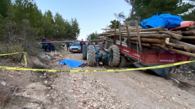 Devrilen Traktörün Altında Kalan Sürücü Hayatını Kaybetti