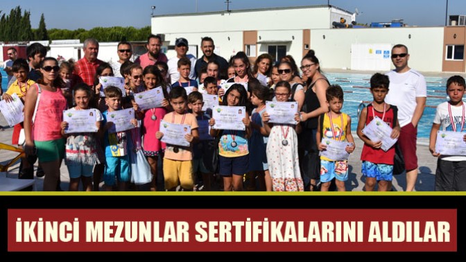 Gülbeyaz Yüzme Kurslarında İkinci Mezunlar Sertifikalarını Aldılar