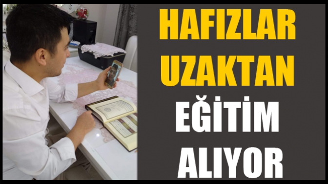 Hafızlar uzaktan eğitim alıyor