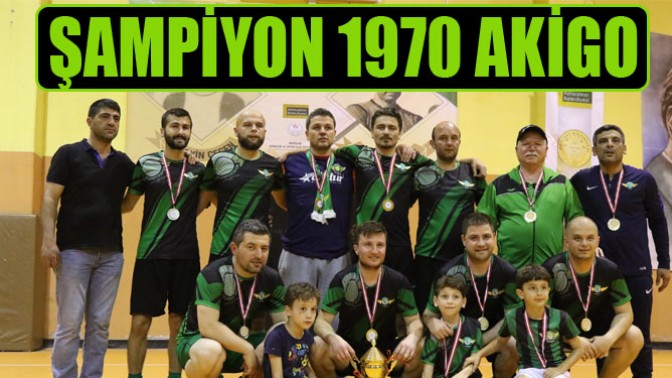 Hüseyin Çeçen ve Armağan Özeş Futsal turnuvasında şampiyon 1970 Akigo takımı oldu