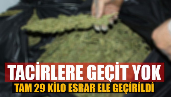 Jandarma Zehir Tacirlerine Geçit Vermedi