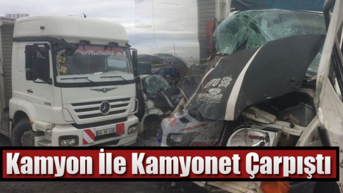 Kamyon İle Kamyonet Çarpıştı