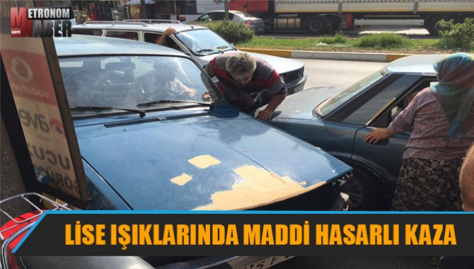 Lise ışıklarında maddi hasarlı kaza