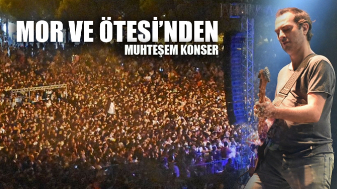 Mor Ve Ötesi’nden Akhisar’da Muhteşem Konser