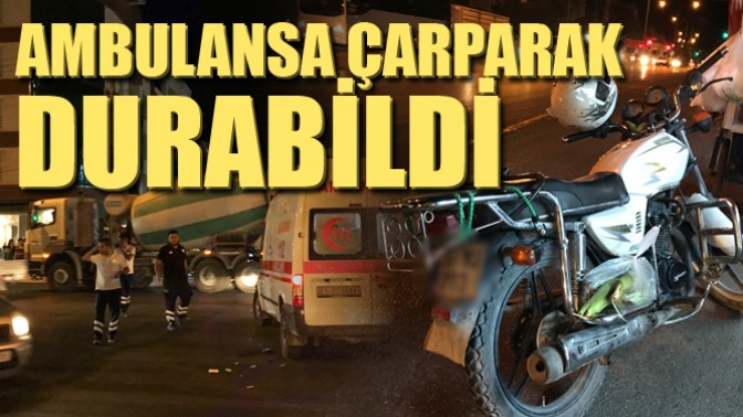 Motosiklet ambulansa çarparak durabildi