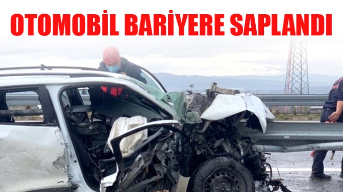 Otomobil Bariyere Saplandı