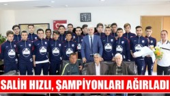 Akhisar Belediye Başkanı Salih Hızlı, Şampiyonları Ağırladı