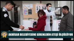 Akhisar Belediyesine Girenlerin Ateşi Ölçülüp Dezenfekte Ediliyor