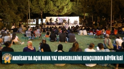 Akhisar’da Açık Hava Yaz Konserlerine Gençlerden Büyük İlgi