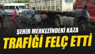 Akhisar Meydanındaki Kaza, Trafiği Felç Etti