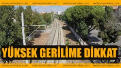 Akhisar şehir geçişindeki demiryolu hattında yüksek gerilime dikkat