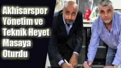 Akhisarspor'da Yönetim ve Teknik Heyet Masaya Oturdu