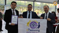 E-TWİNNİNG ETİKETLERİ OKUL VE ÖĞRETMENLERE TAKDİM EDİLDİ