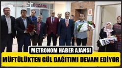 Müftülükten gül dağıtımı devam ediyor