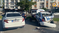 Otomobil Polis Aracına Çarptı! 5’i Polis 6 Yaralı