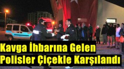 Polise Olay Var Dediler Gelen Polislere Çiçek Verdiler